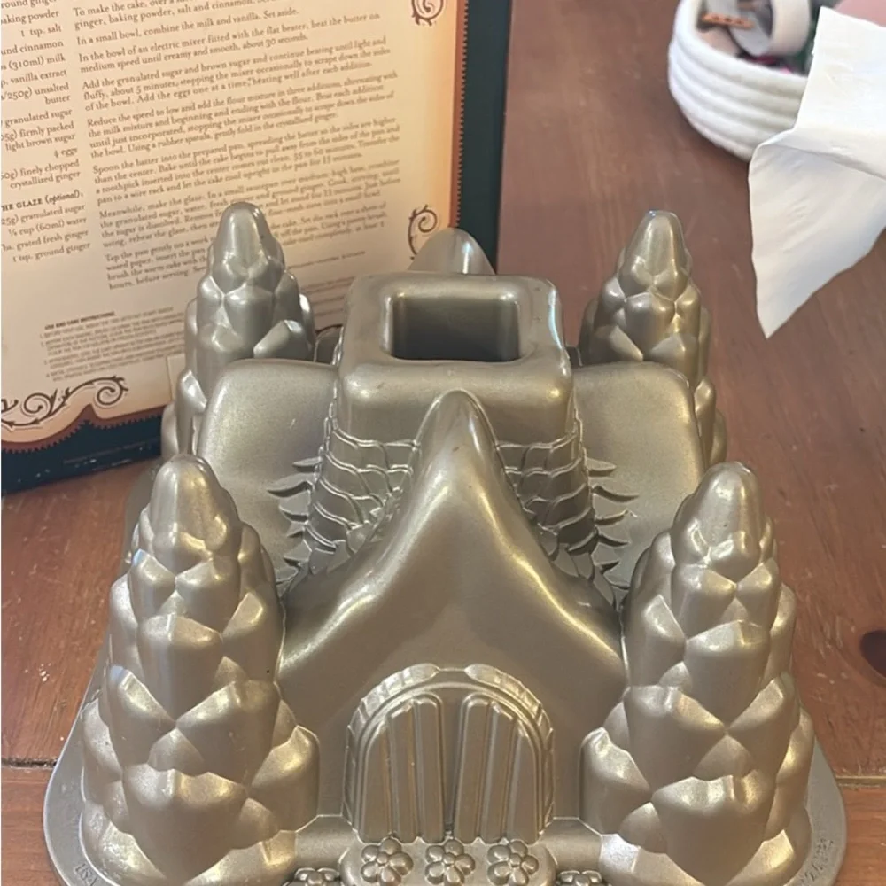 Williams Sonoma Festive Hansel & Gretel Bundt Pan